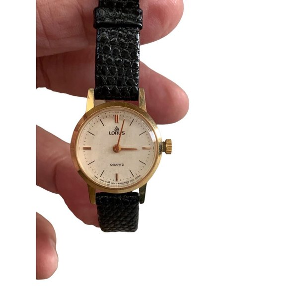 Lorus Watch Women Gold Tone Round Dial Adjustable Faux Leath Band Needs Battery - Picture 3 of 7